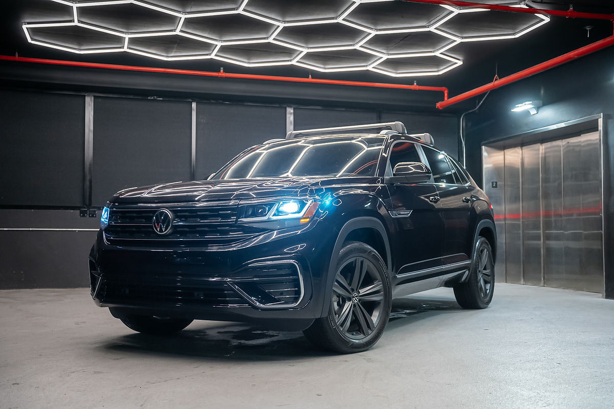 Volkswagen Atlas Cross Sport Black 2021 — interior seats
