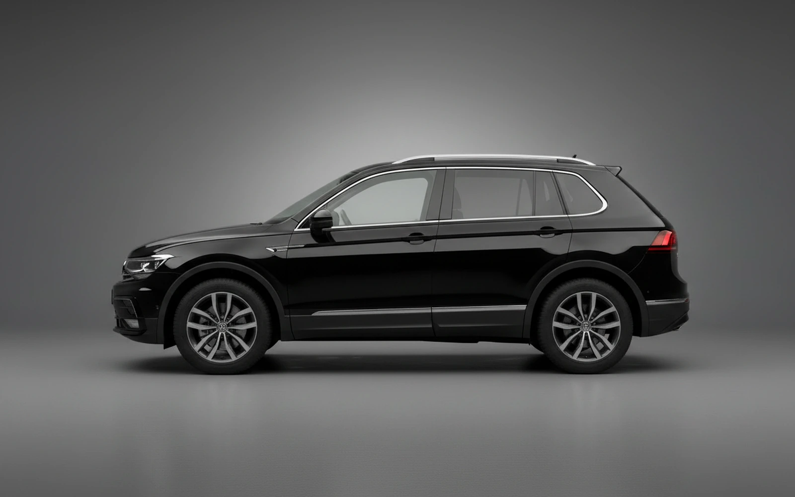 Volkswagen Tiguan Black 2024 — exterior rear view
