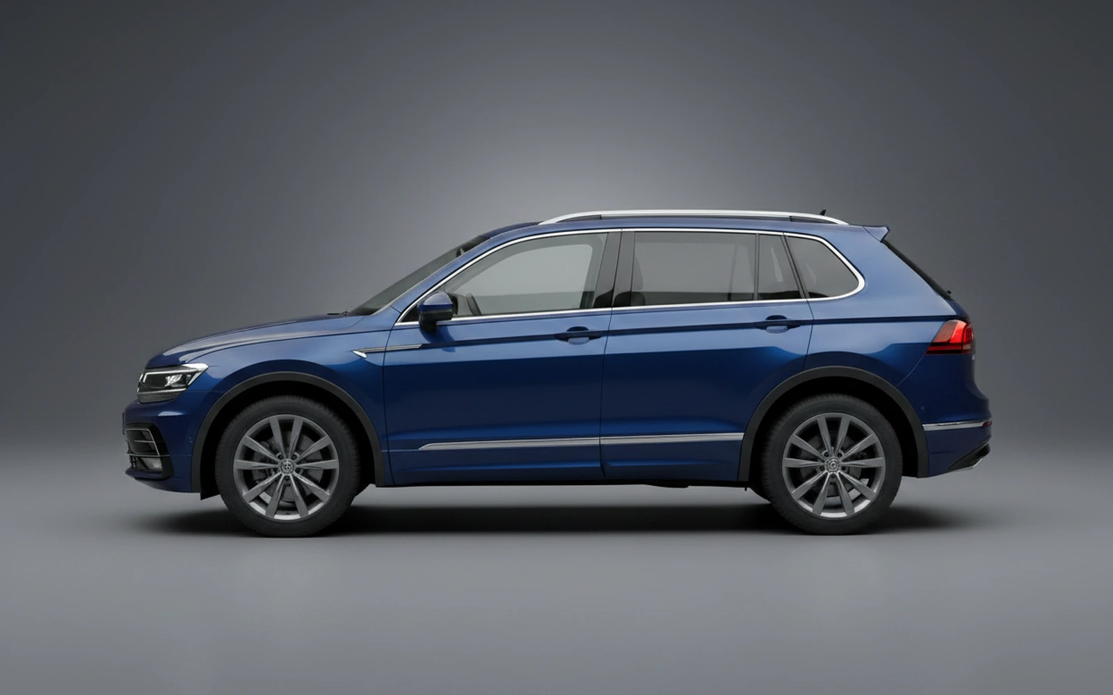 Volkswagen Tiguan Blue 2024 — exterior rear view