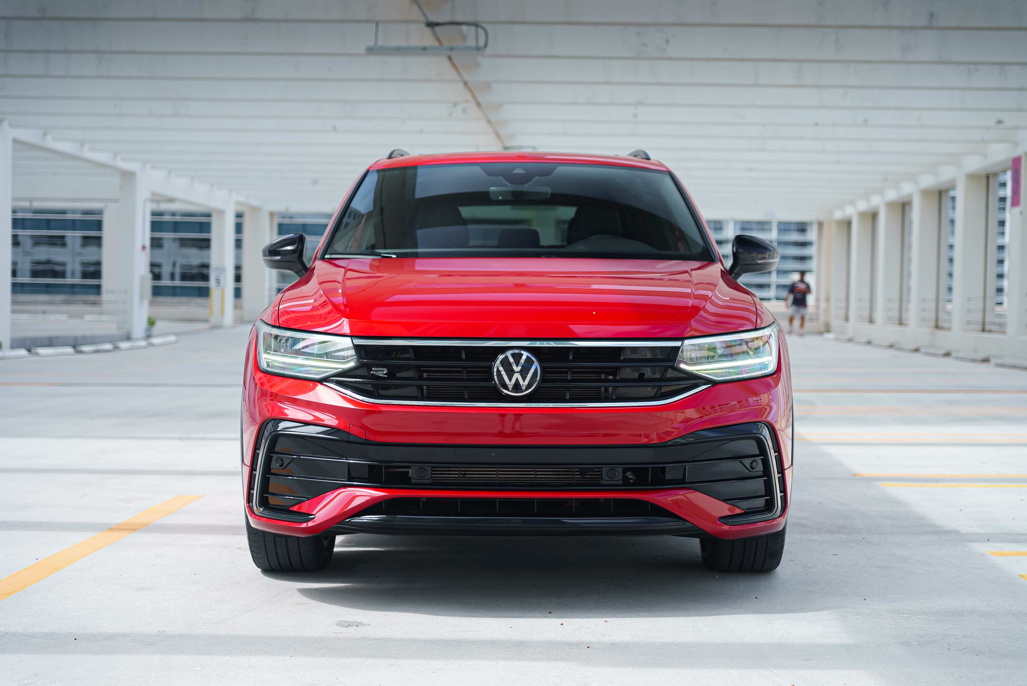 Volkswagen Tiguan Grey — exterior rear view
