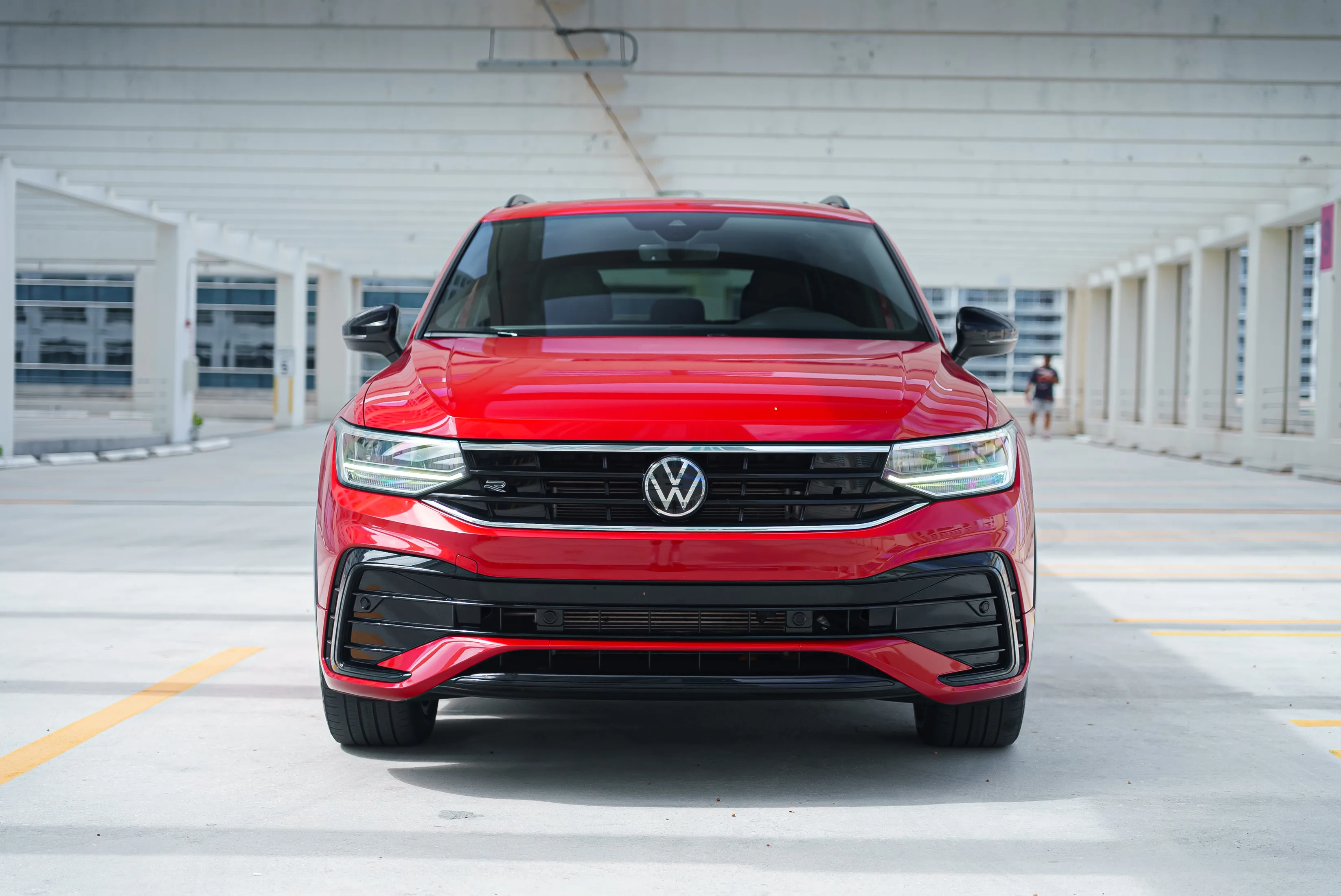 Volkswagen Tiguan Grey — exterior rear view