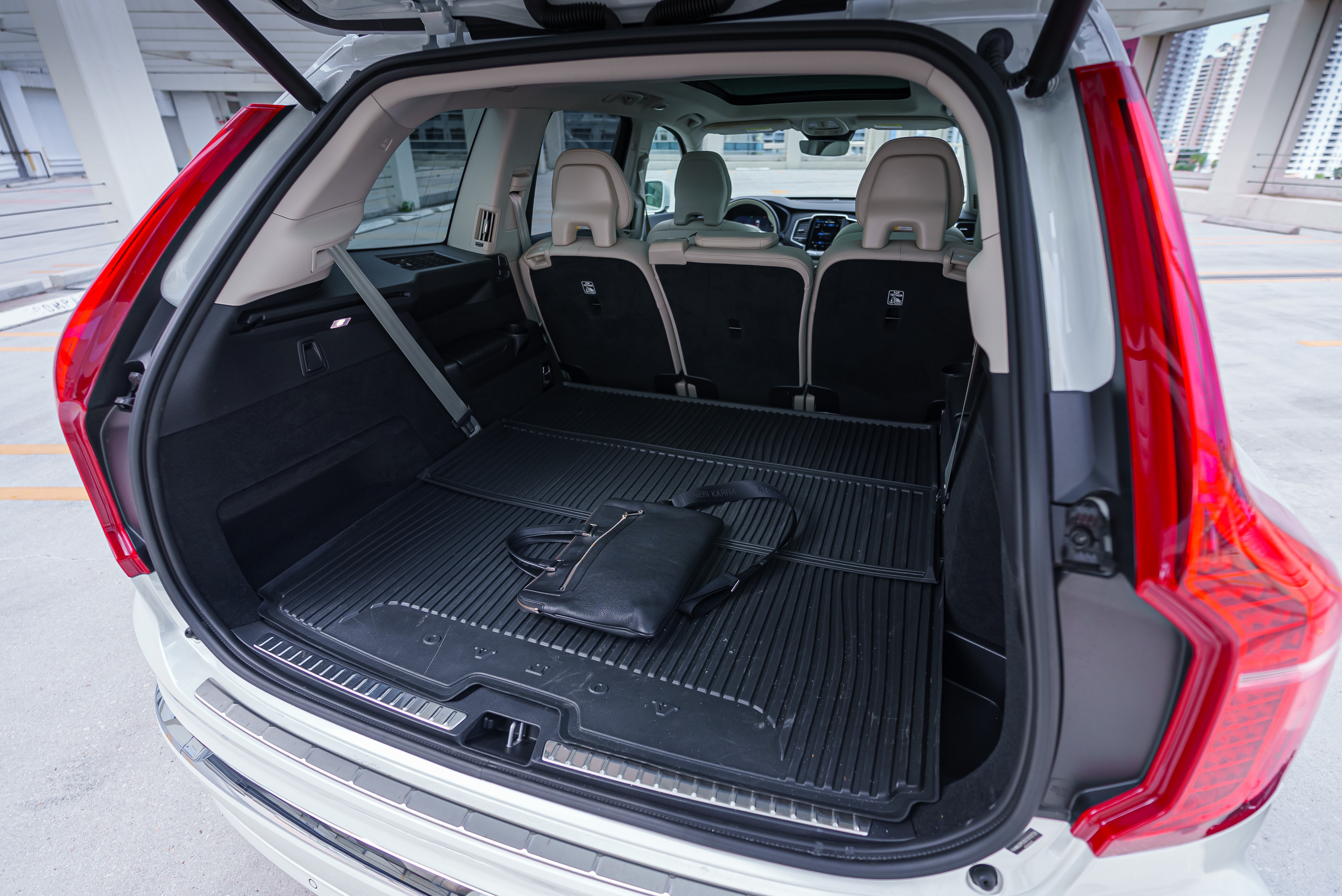 Volvo XC90 White — photo 6