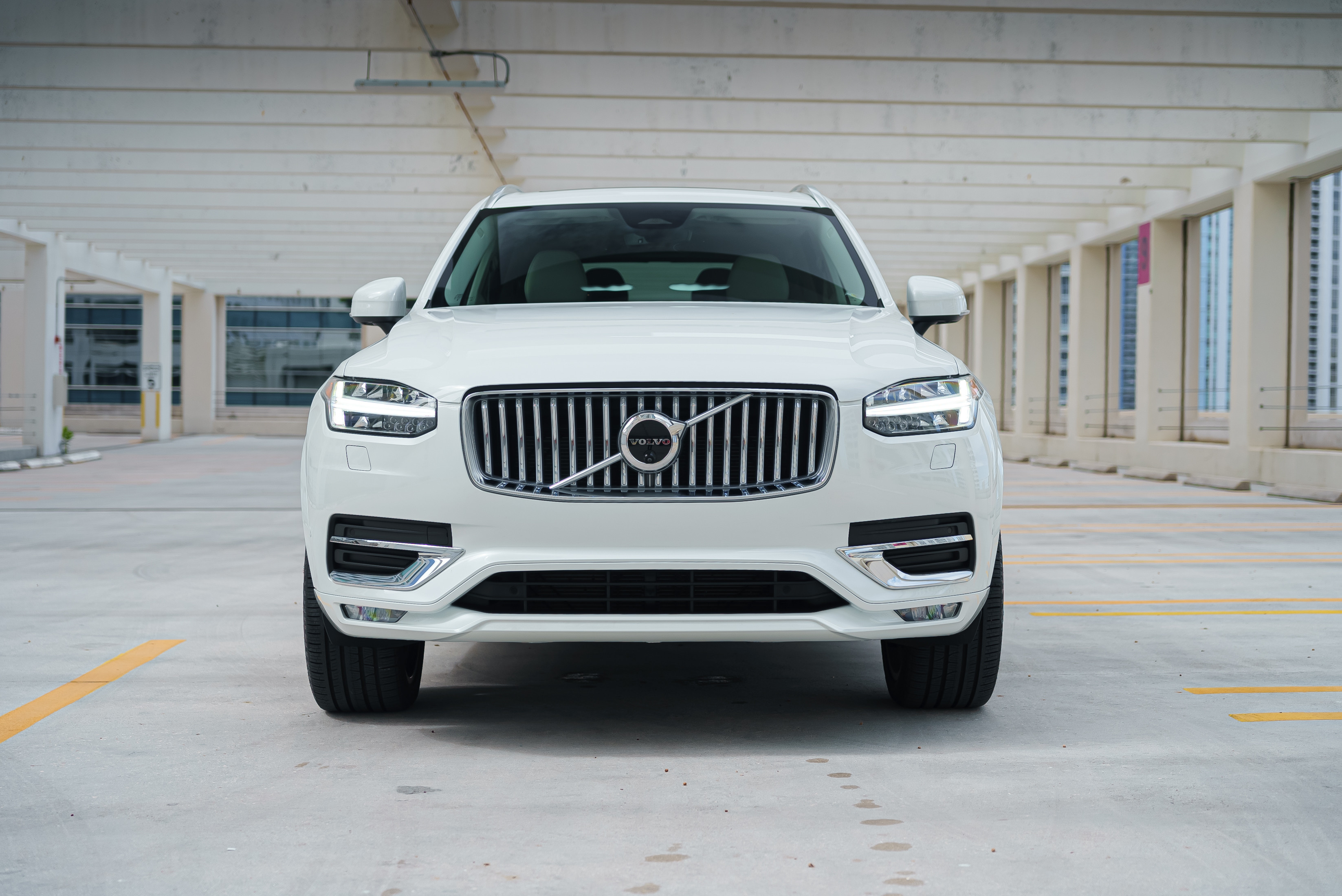 Volvo XC90 White — photo 7